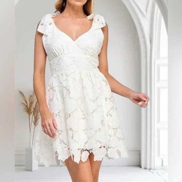 NWT! Layered With Love Dress!ONLY$59!RETAIL$150! Tie Shoulder Scallop Sz L - Picture 1 of 1